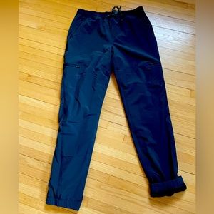 Eddie Bauer black Women’s lined nylon pants size 4.